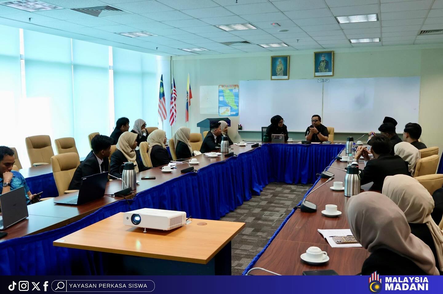 SESI KUNJUNGAN HORMAT JAWATANKUASA PILIHANRAYA KAMPUS (JPRK) UNIVERSITI UTARA MALAYSIA (UUM) KE YAYASAN PERKASA SISWA 2 SESI KUNJUNGAN HORMAT JAWATANKUASA PILIHANRAYA KAMPUS (JPRK) UNIVERSITI UTARA MALAYSIA (UUM) KE YAYASAN PERKASA SISWA 2