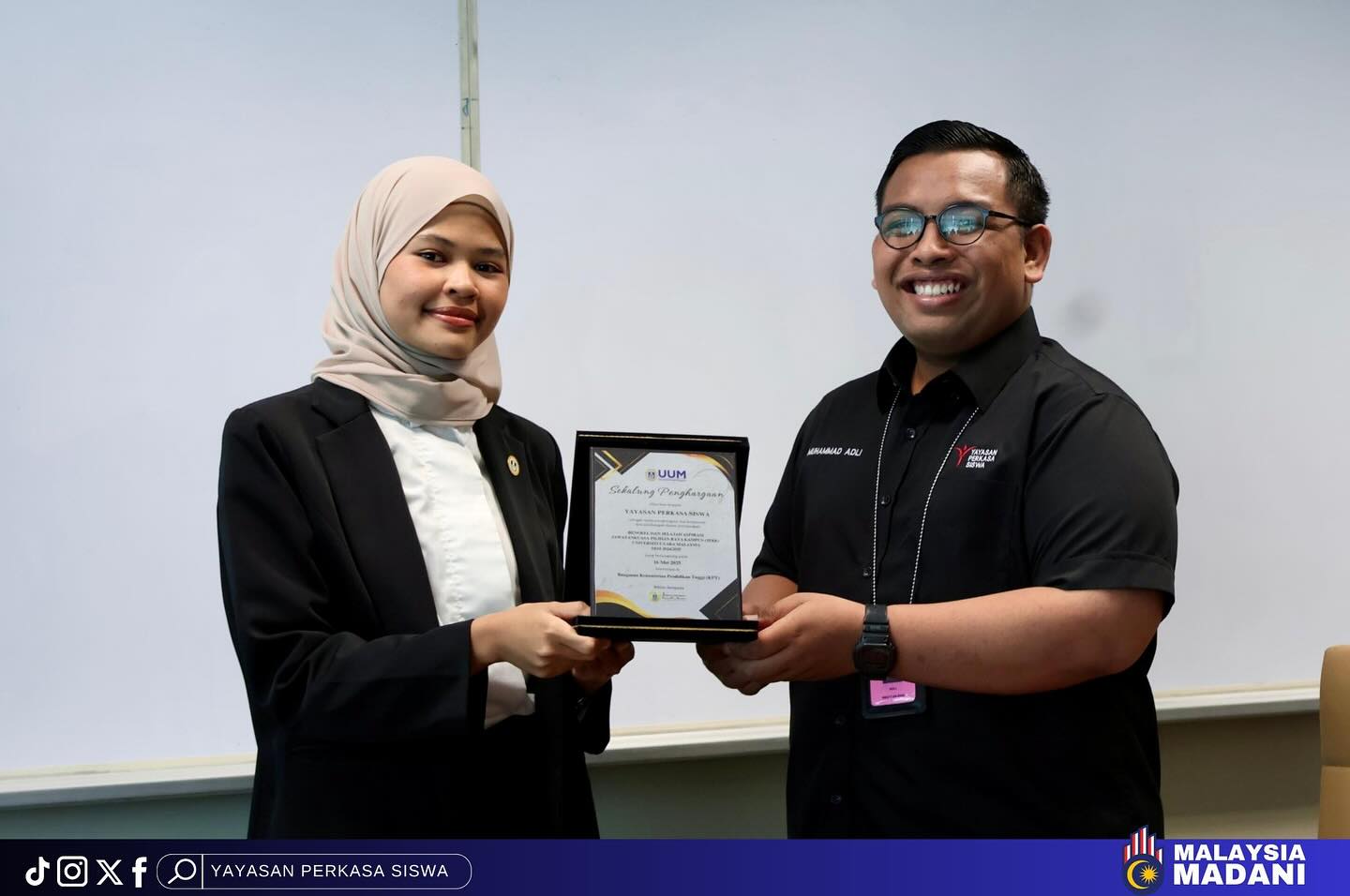 SESI KUNJUNGAN HORMAT JAWATANKUASA PILIHANRAYA KAMPUS (JPRK) UNIVERSITI UTARA MALAYSIA (UUM) KE YAYASAN PERKASA SISWA 3 SESI KUNJUNGAN HORMAT JAWATANKUASA PILIHANRAYA KAMPUS (JPRK) UNIVERSITI UTARA MALAYSIA (UUM) KE YAYASAN PERKASA SISWA 3
